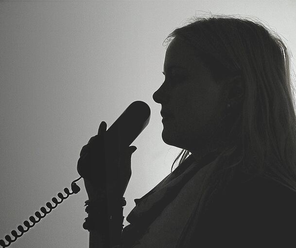 Die Betrügerin gab sich am Telefon als Bankmitarbeiterin aus.