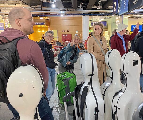 Gute Stimmung: Das Strohgäu-Sinfonieorchester auf Island. Foto: privat