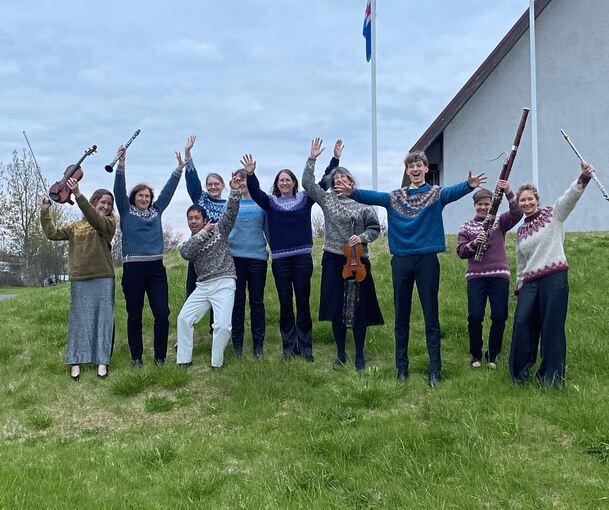 Gute Stimmung: Das Strohgäu-Sinfonieorchester auf Island. Foto: privat