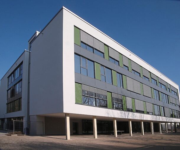Seit acht Jahren wird das Bietigheimer Ellental-Gymnasium saniert. Foto: Alfred Drossel