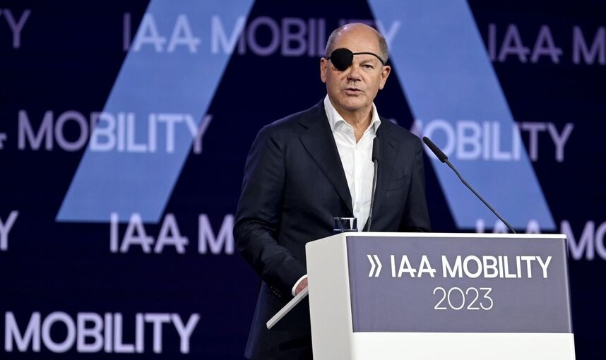 OLaf Scholz auf der IAA