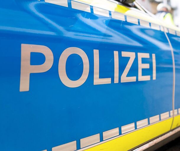 Die Polizei ermittelt gegen einen 51-Jährigen auch wegen Widerstands gegen Polizeibeamte. Symbolbild: Philipp von Ditfurth/dpa