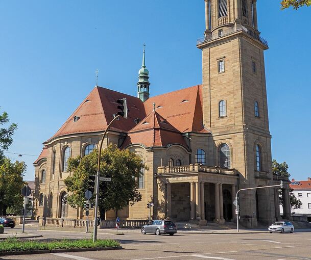 An dieser Kreuzung geschah der Unfall, der 18-Jährige kam mit seinem Wagen von links. An dieser Kreuzung geschah der Unfall, der 18-Jährige kam mit seinem Wagen von links.