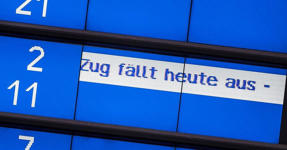 „Zug fällt heute aus“: Für Fahrgäste der neuen Expresslinie S 62 in Korntal oder Ditzingen ein vertrauter Anblick. Foto:Federico Gambarini/dpa