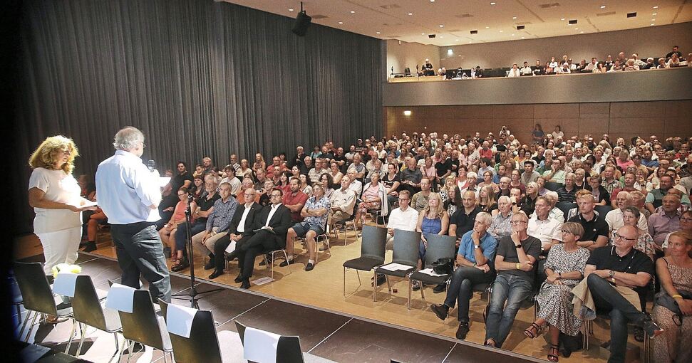 400 Interessierte fanden bei der Veranstaltung gegen eine Lea im Schanzacker im Tammer Bürgersaal Platz, …Fotos: Alfred Drossel