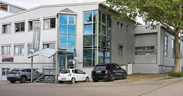 Aus für „Made in Germany“: KED muss Kosten sparen, zieht die Reißleine und gibt die Fahrradhelm-Produktion in Freiberg auf.
