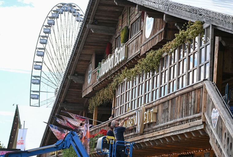 Aufbau 176. Cannstatter Volksfest Aufbau 176. Cannstatter Volksfest