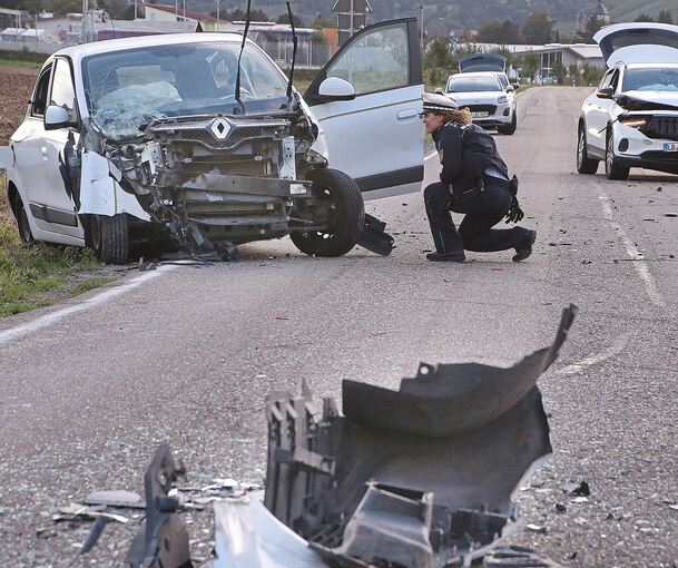 Fünf leicht verletze Personen hat der Unfall in Bönnigheim gefordert. Foto: Alfred Drossel