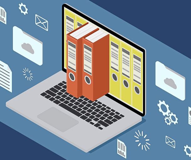 Laptop statt Ordner: Das papierlose Büro ist eines der Ziele: Corona hat auch in der Stadtverwaltung Ludwigsburg schon viele digitale Türen geöffnet. Foto:Suelzengenappel/ stock.adobe.com