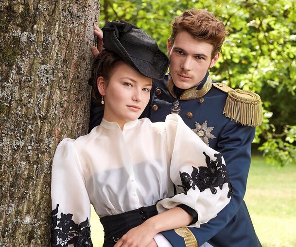 Klappe, die zweite: Philip Froissant (Franz) und Devrim Lingnau (Elisabeth). Foto: Netflix/dpa