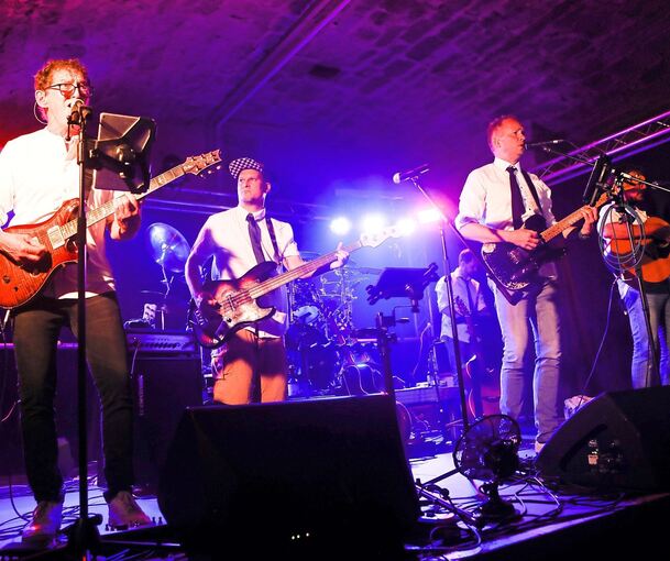 Bekannt in Bönnigheim und Umkreis: Die Band „Four Weeks“ hat die Rockparty aufleben lassen. Foto: Ramona Theiss