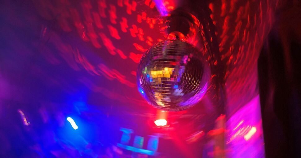 Ich fühl‘ mich Disco: Die Azubis der Habila, dem ehemaligen Behindertenheim in Markgröningen, organisieren diesen Samstag eine Singleparty für Menschen mit Handicap. Foto: Walzberg/dpa