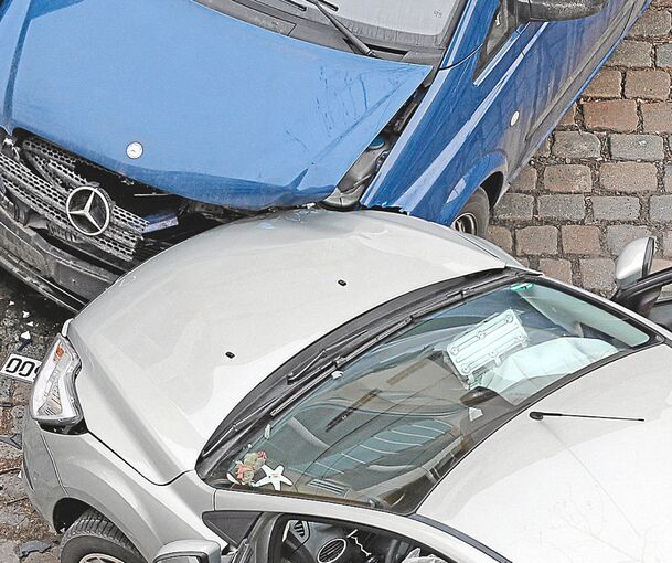 Betrunken geparktes Auto in Asperg gerammt und 50.000 Euro Schaden