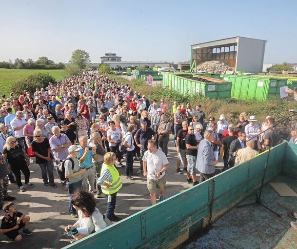 Protest gegen eine Lea auf dem Schanzacker. Die Bürgerinitiative hatte jetzt Gelegenheit zum Gespräch mit Justizministerin Marion Gentges. Foto: Ramona Theiss