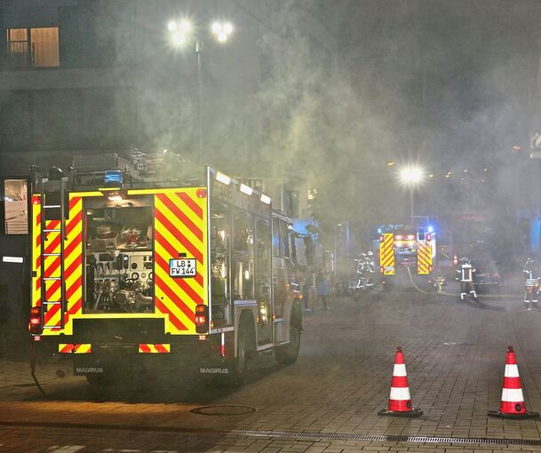Viel Rauch erschwerte die Arbeit der eintreffenden Feuerwehr.