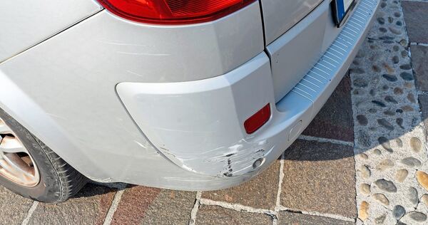 Nach dem Unfall machte sich der Verursacher aus dem Staub (Symbolfoto).