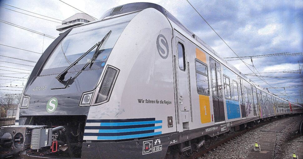 Die S 4 musste wieder wegen eines Hindernisses voll abbremsen. Foto: Alfred Drossel