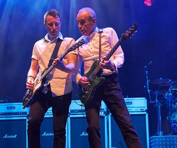 Machen 2024 in der Barockstadt Station: Status Quo, hier bei ihrem Auftritt 2019 in der Ludwigsburger MHP-Arena. Archivfoto: Andreas Becker