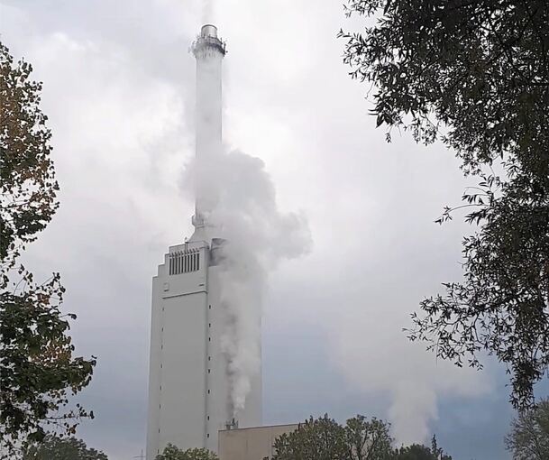 Das Kraftwerk sah am Donnerstagmorgen besorgniserregend aus. Foto: Stephanie Nagel