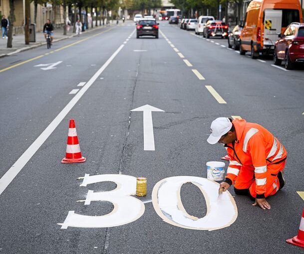 Viele wünschen sich Tempo 30 für den Lärmschutz. Archivfoto: dpa