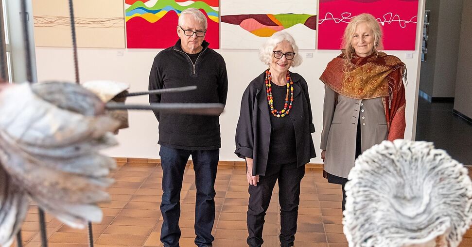 Facettenreiche Dreierschau mit Arbeiten von Peter Otto Hilsenbeck, Rea Siegel Ketros und Bettina Roth-Engelhardt (von links). Foto: Andreas Essig