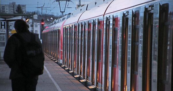 Ein Feuerwehreinsatz bei der S-Bahn sorgt am Donnerstagmorgen für Behinderungen.