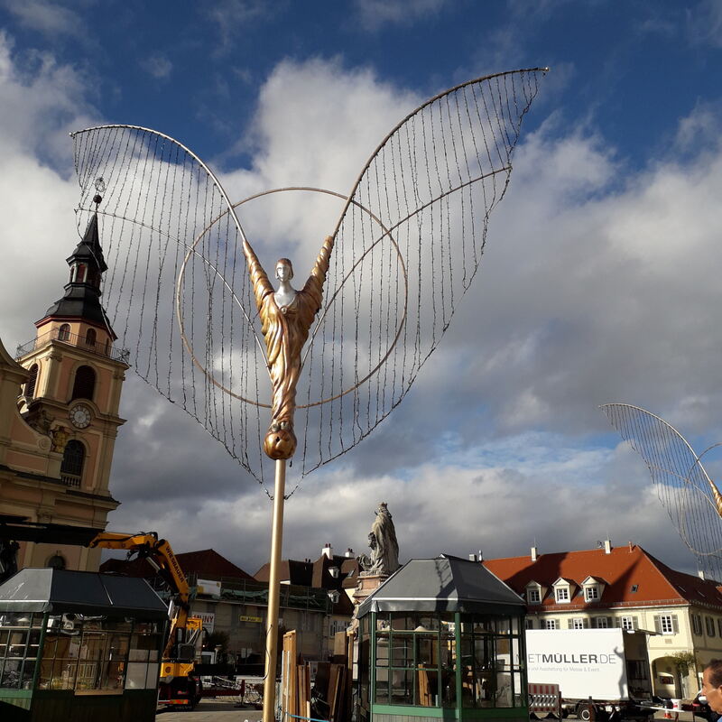 Auch die ersten Buden sind bereits aufgebaut.