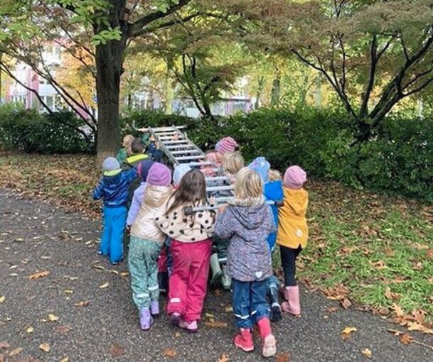 Mit vereinten Kräften arbeiteten die Kinder mit. Foto: privat