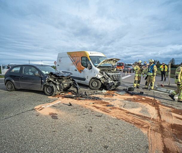 Die Autos mussten abgeschleppt werden. Foto: 7aktuell.de/Simon Adomat