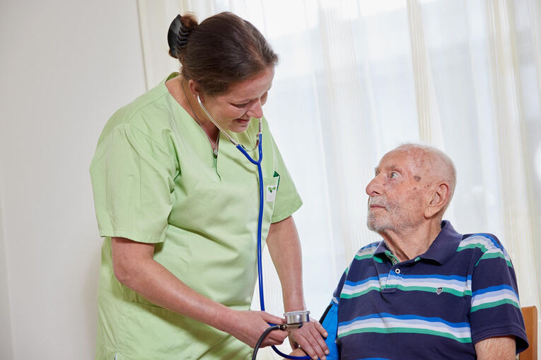 Aufgaben werden in den verschiedensten Bereichen bei Kleeblatt abgedeckt. Foto: Kleeblatt Pflegeheime gGmbH