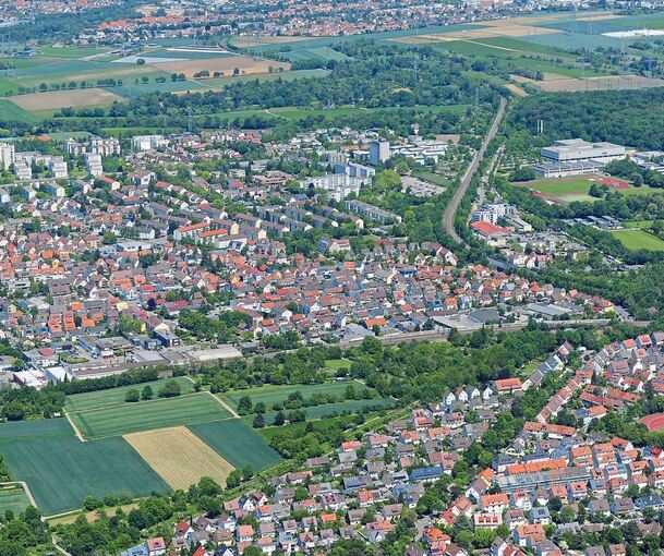 Knapp 7000 Einfamilienhäuser stehen in Ludwigsburg. Hier der Blick auf Eglosheim und die Weststadt (vorne rechts). Archivfoto: Werner Kuhnle