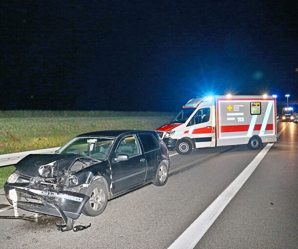 Einsatz nach dem Unfall auf der A 81 kurz vor der Ausfahrt Zuffenhausen. Foto:KS-Images.de/Andreas Rometsch