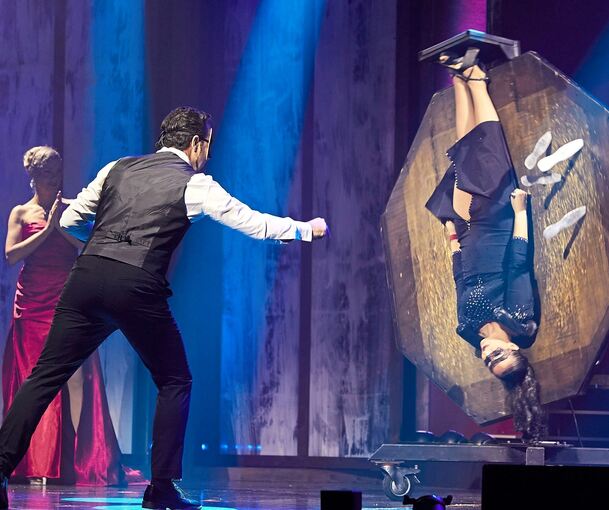 Bei Bruno und Fellon fliegen die Messer. Foto: Alex Klein/p