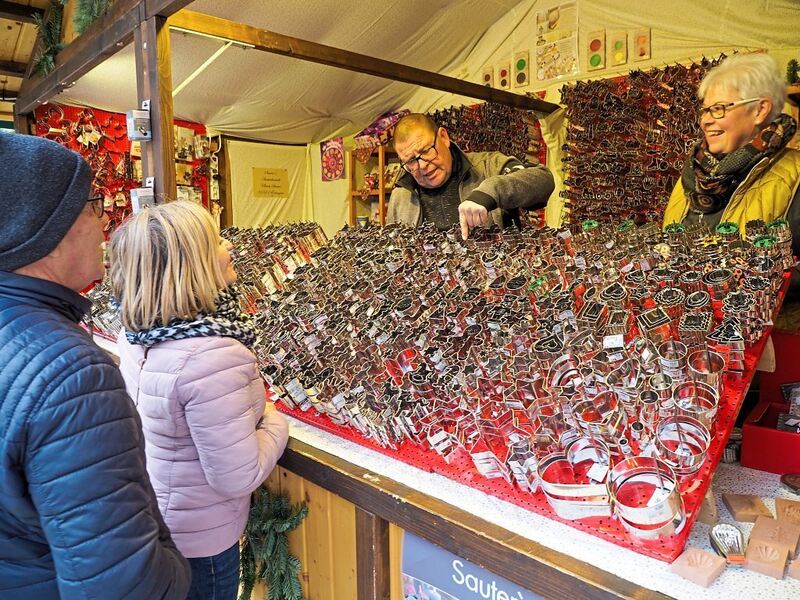 Der Stand mit den Ausstechformen darf nicht fehlen.