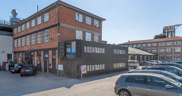 Ein Bild aus den dem letzten Jahr der Rockfabrik. Hier in der Groenerstraße befand sich bis Ende 2019 die Großraumdisko mit Kult-Charaker. Archivfoto Holm Wolschendorf