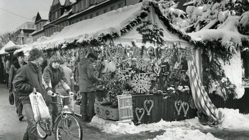1981: Buden in der Asperger Straße. Das Jahr war offenbar sehr schneereich. Foto: Richard Zeller