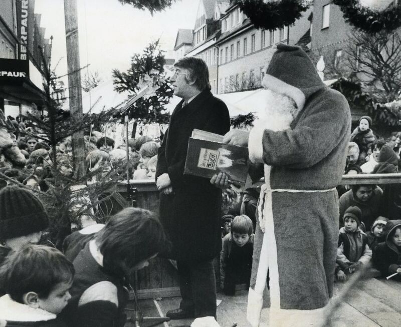 1983: Eröffnung des Weihnachtsmarktes in in der Asperger Straße. Foto: Heide Schmidt