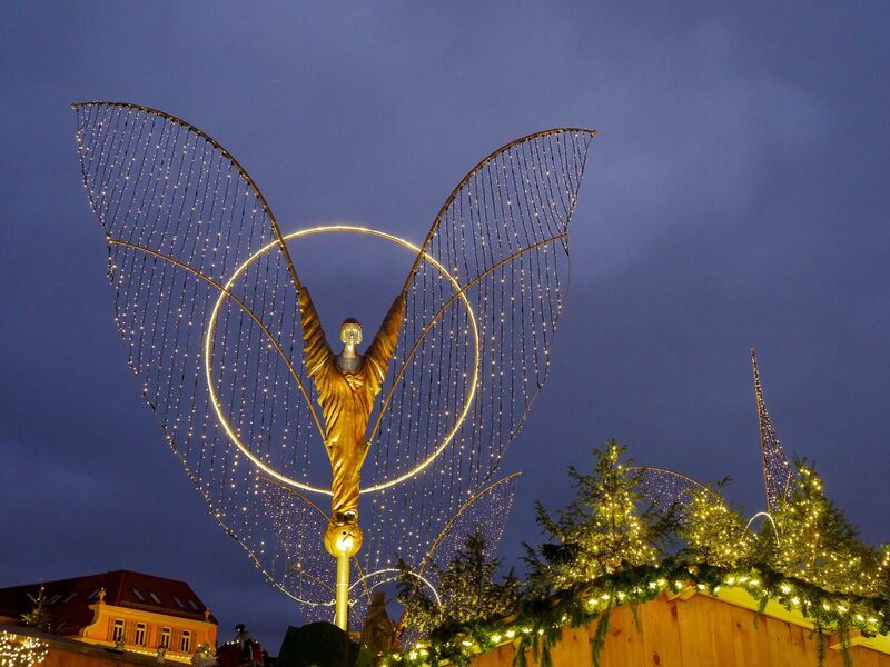 2023: Die Lichter-Engel des Künstlers Dimido sind längst zum Markenzeichen geworden. Foto: Holm Wolschendorf