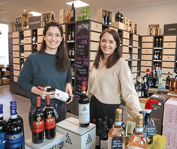 Mona Maisack (links) und Anna-Lisa Wenzler haben mitten in der Coronazeit im Jahr 2021 einen Store in Ludwigsburg eröffnet.