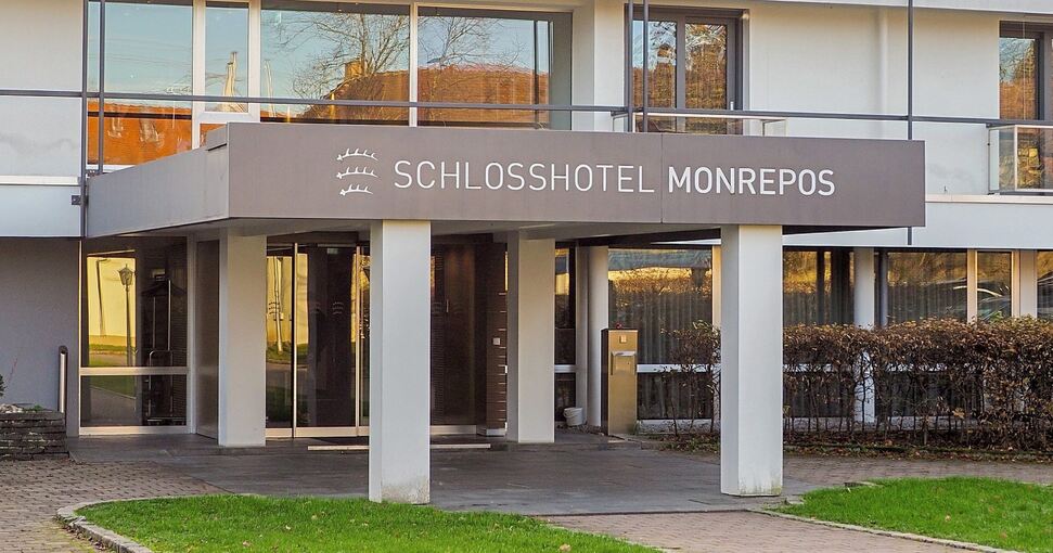 Das Schlosshotel Monrepos kann nicht nur mit Zimmern aufwarten, sondern auch mit einer exklusiven Lage am See mit Golfplatz, Weingut, Schloss sowie viel Natur. Ideal als Rückzugsort für ein Fußballteam, findet Direktor Felix Sommerrock. Foto: Holm Wolschendorf