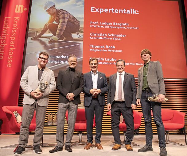 Die Teilnehmer der Expertenrunde (von links): Referent Ludger Bergrath, Moderator Michael Antwerpes, KSK-Vorstandsmitglied Thomas Raab, Stadtwerke-Chef Christian Schneider und Anselm Laube, Geschäftsführer der Energieagentur.