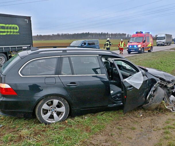 Der BMW erlitt bei dem Unfall Totalschaden. Foto: Andreas Rometsch@KS-Images.de