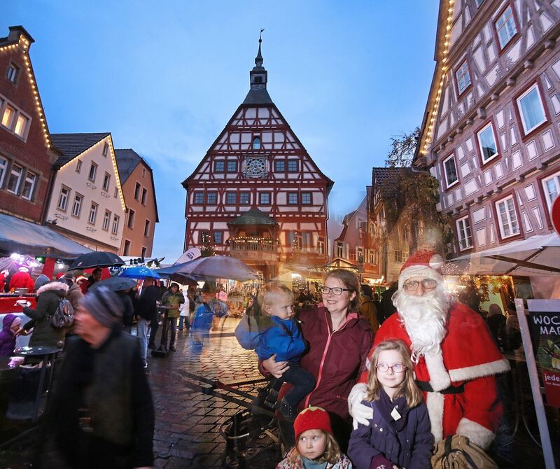 Auch der Weihnachtsmann schaut mal vorbei in Besigheim.