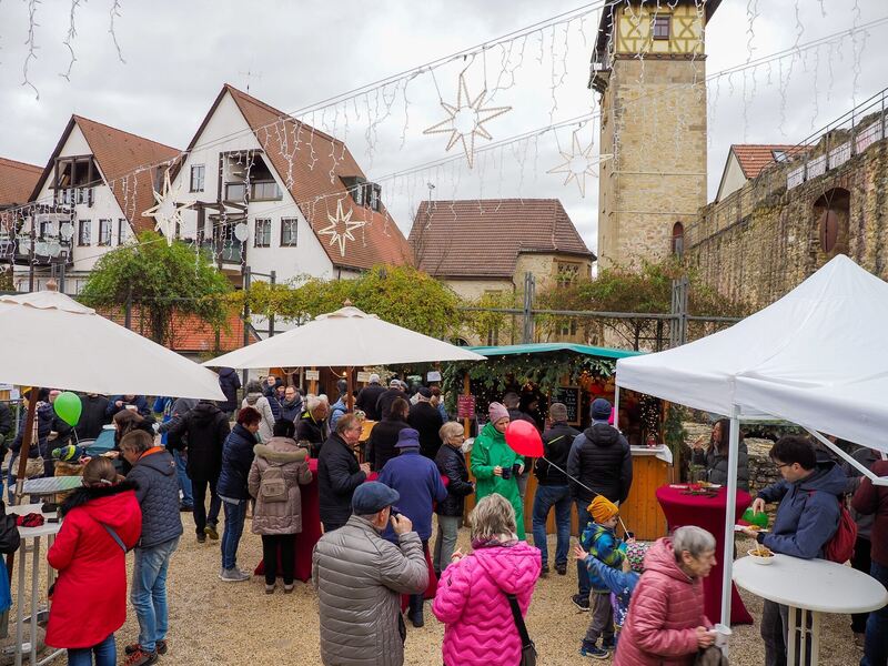 Eindrücke vom Marbacher Weihnachtsmarkt. Foto: Holm Wolschendorf