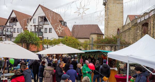 Eindrücke vom Marbacher Weihnachtsmarkt. Foto: Holm Wolschendorf