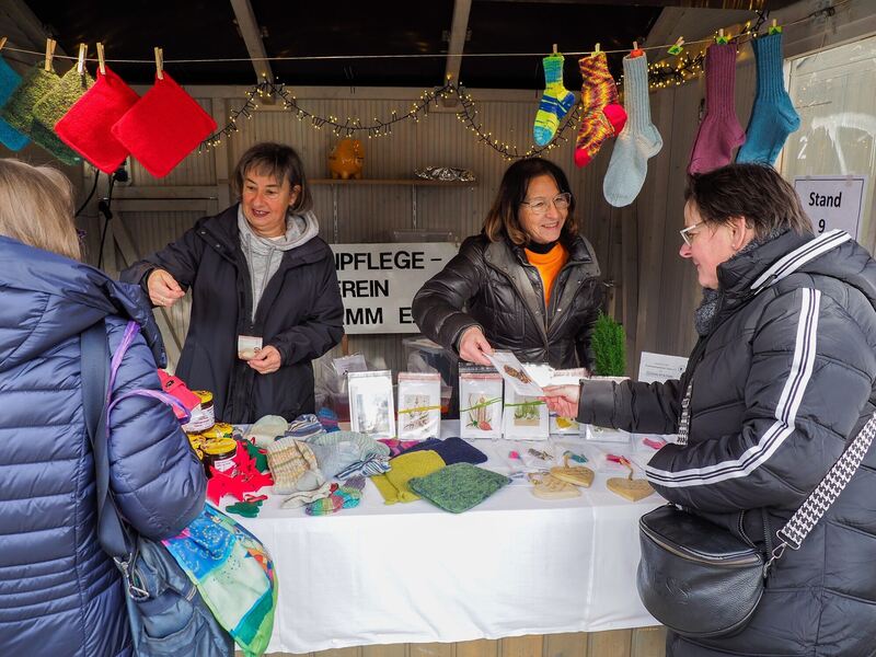 Auch der Krankenpflegeverein Tamm war mit einem Stand vertreten. Foto: Holm Wolschendorf