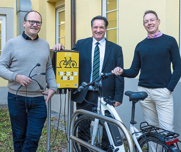 Hinterm Ludwigsburger Rathaus darf man kostenlos sein EBike laden