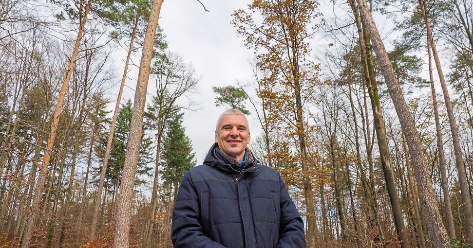 „An der Windkraft führt kein Weg vorbei“: BUND-Kreischef Stefan Flaig im Wald bei Oberstenfeld. Foto: Holm Wolschendorf