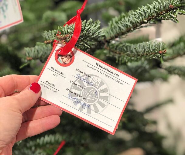 Der Wunschbaum steht bei Oberpaur im ersten Stock. Foto: je