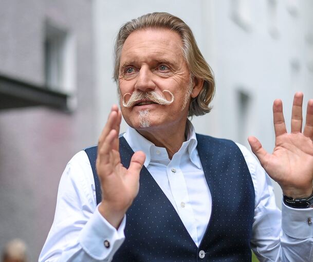 In gewohnter Rolle: Ingo Lenßen als TV-Anwalt. Foto: Jens Kalaene/dpa